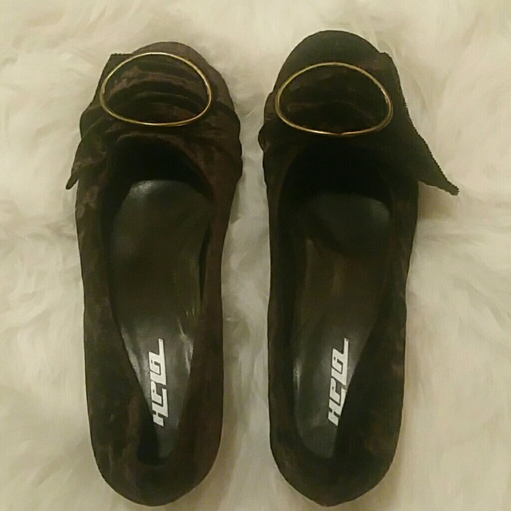 2/$20 BROWN VELVET KITTEN HEEL SHOE